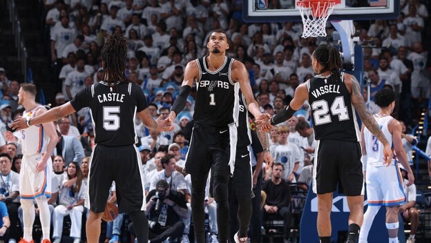 Wembanyama i suigrači iz San Antonio Spursa