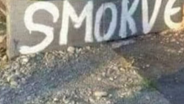 Natpis smokve na štandu za lubenice