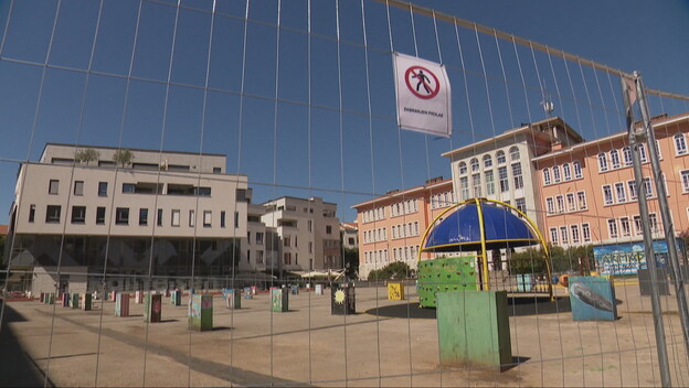 Trg zatvoren, garaža otvorena