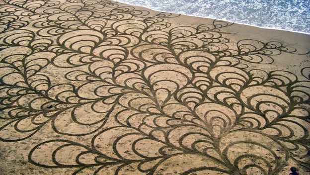Nevjerojatan umjetnik koji svoja predivna djela kreira na plažama Kalifornije