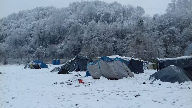 Prvi snijeg u Velikoj Kladuši (Foto: SOS team Kladuša, NNK i AYS)