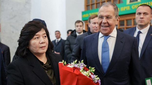 Choe Son Hui i Sergej Lavrov