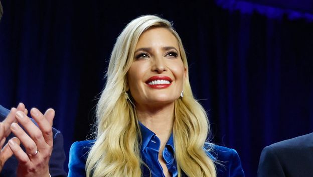 Ivanka Trump u baršunastom plavom odijelu nakon očeve pobjede na američkim predsjedničkim izborima - 6