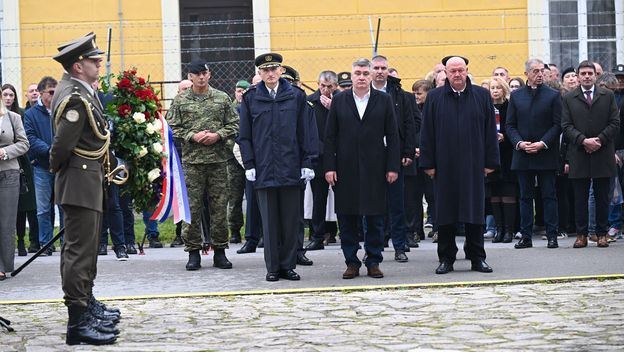 Zoran Milanović s gardijskom brigadom Vukovi - 2