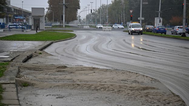 Policija zatvorila promet zbog puknuća cijevi na križanju Savezne Republike Njemačke i Avenije Dubrovnik - 6