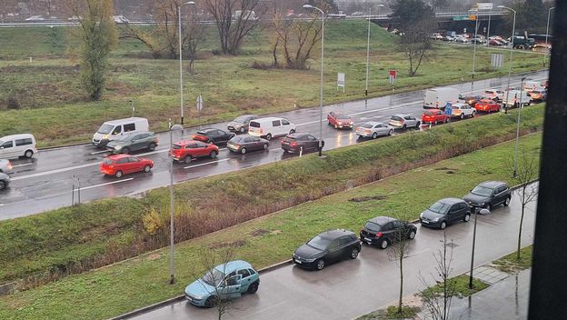 Goleme gužve zbog potopljenog podvožnjaka