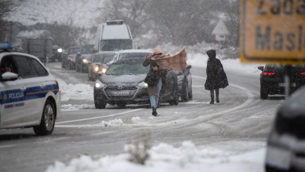 Snijeg izazvao kaos na cestama