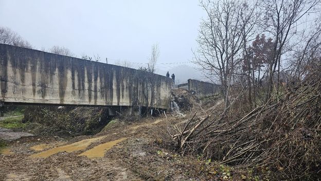 Kanal u koji je na Kosovu bačena eksplozivna naprava