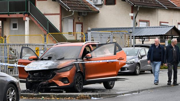 Zapaljena dva auta na Jankomiru - 4