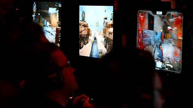 Gameri igraju Call of Duty, ilustracija