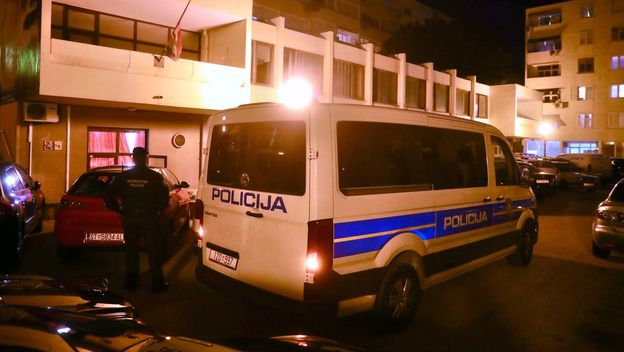 Policija ispred prostora kotara Blatine gdje se trebao održati događaj SNV-a