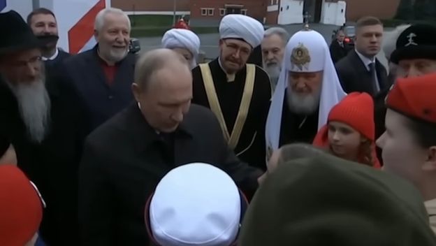 Djevojčica Kira s Putinom