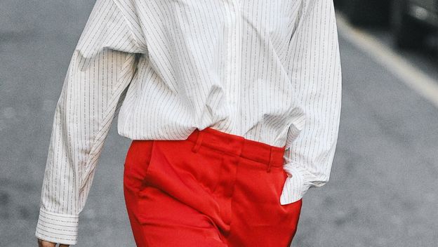 Bijela košulja je modni klasik koji se nosi cijelu godinu