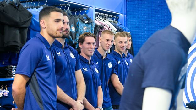 Robert Mudražija (u sredini)