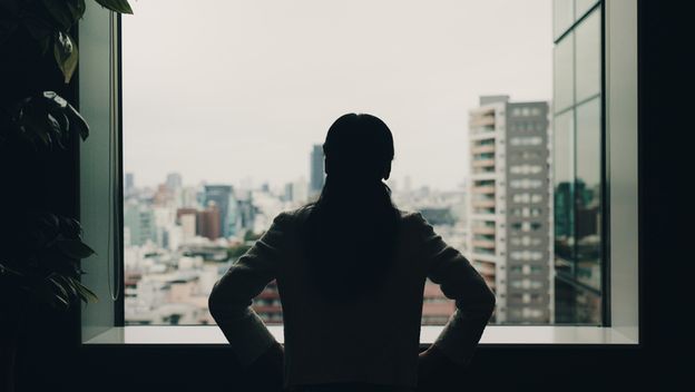 Žena na prozoru; Ilustracija