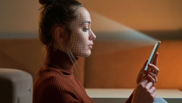 Kad kažeš da ne koristiš umjetnu inteligenciju, ona se samo nasmije i otključa tvoj mobitel