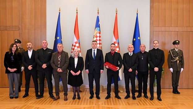 Predsjednik Milanović odlikovao generala Antu Rosu - 2