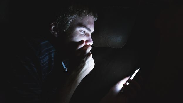 Šokantan sadržaj na telefonu, ilustracija