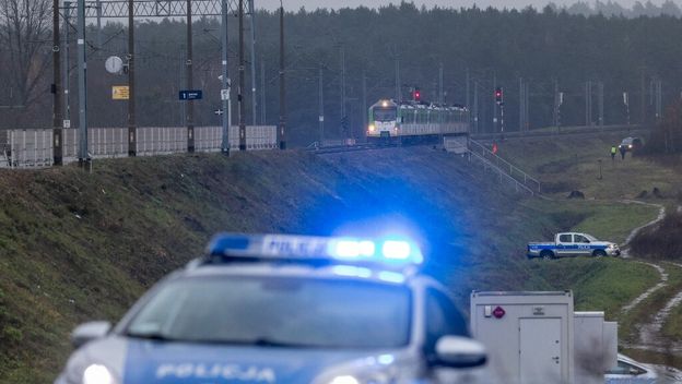Poljska policija pored oštećene pruge