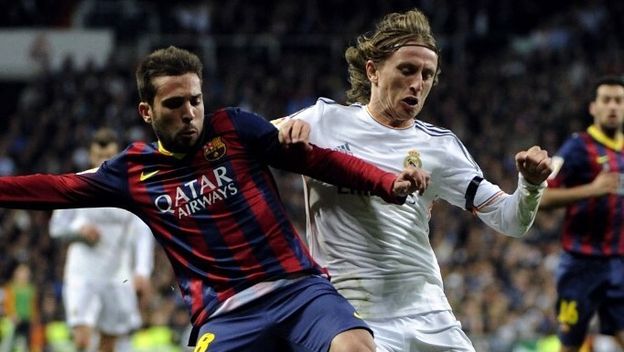 Jordi Alba u duelu s Lukom Modrićem