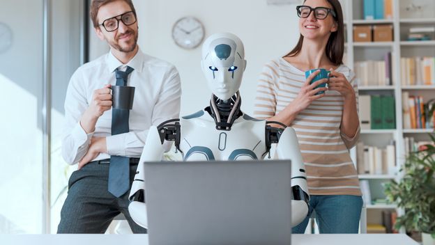 Robot radi, ljudi se odmaraju, ilustracija