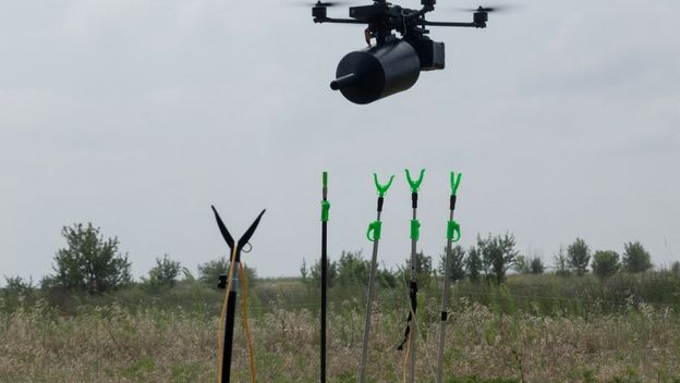 Dron s optičkim vlaknima