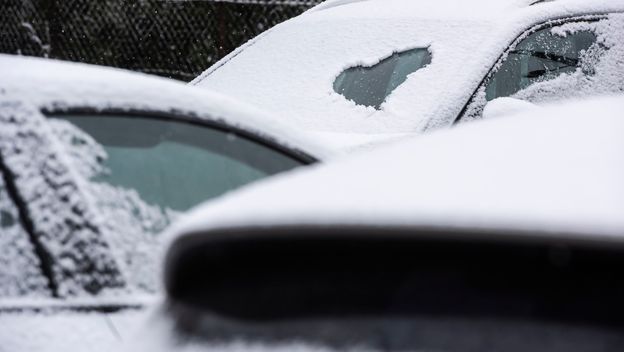 Snijeg na automobilima