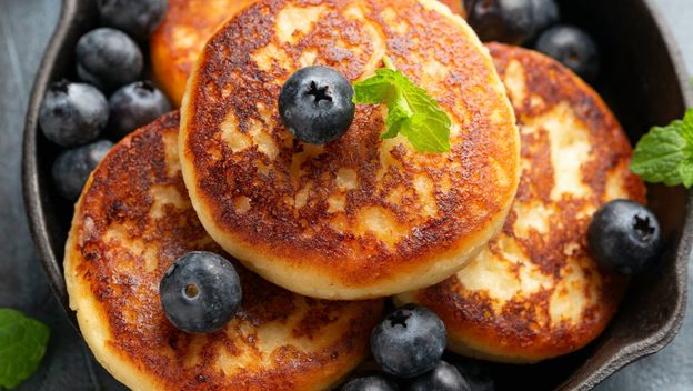 Dodajte zrnati sir u smjesu za palačinke