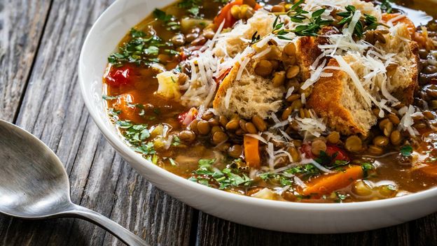 Juha od leće i parmezana