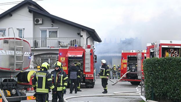 Požar skladišta guma u Sesvetama - 4