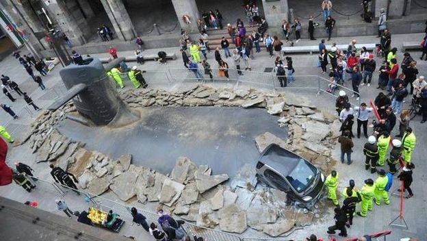 Reklama koja ostavlja bez daha, u centru Milana izronila podmornica