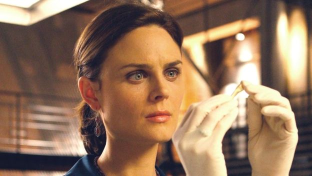 Emily Deschanel - 7