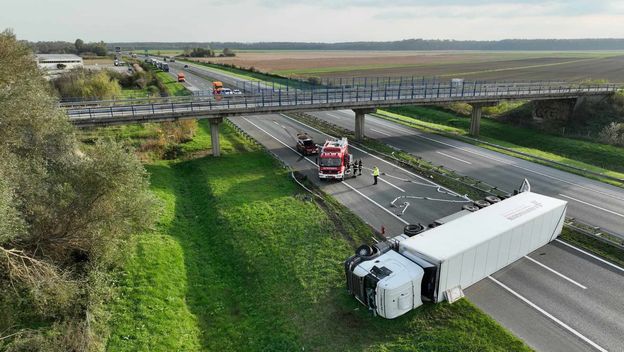 Prometna nesreća na autocesti A3 - prevrtanje kamiona - 3