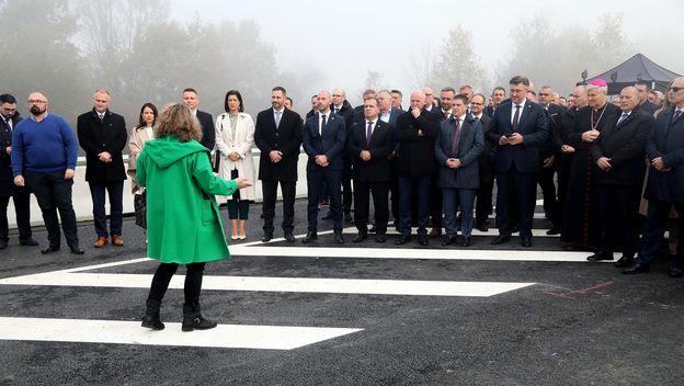 Žena napala župana Ivana Celjaka i HDZ-ovce na otvorenju autoceste - 3