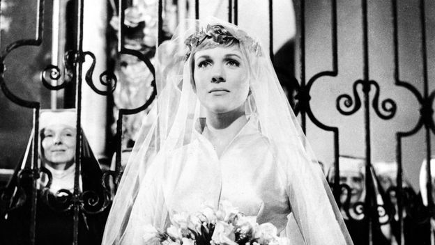 Julie Andrews u vjenčanici koju je dizajnirala Dorothy Jeakins