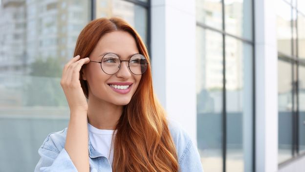 Djevojka s naočalama