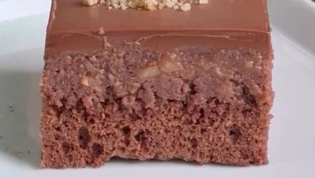 Čokoladni kolač s jabukama