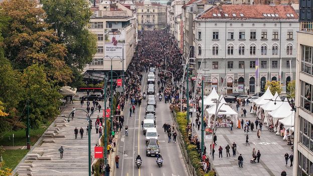 Pogled iz zraka na ispraćaj Halida Bešlića