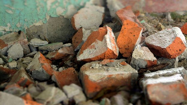 Urušen zid, ilustracija