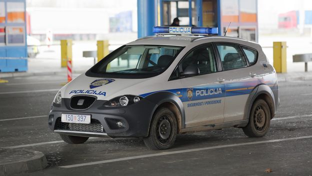 Policija na Bajakovu, ilustracija