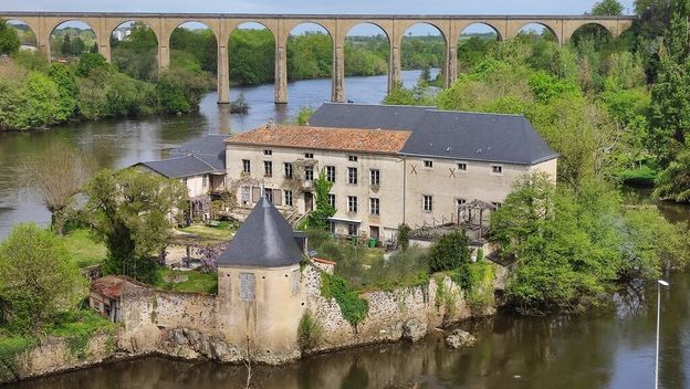 Dvorac u Francuskoj na prodaju - 5