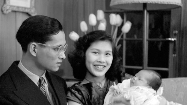 Kraljica Sirikit sa suprugom