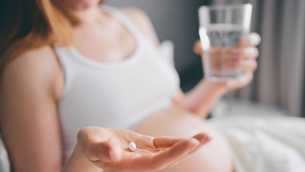 Paracetamol u trudnoći: Smije li se piti i uzrokuje li autizam kod djeteta?