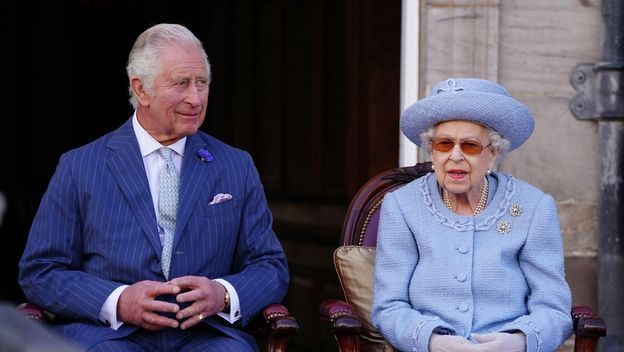 Princ Charles i kraljica Elizabeta