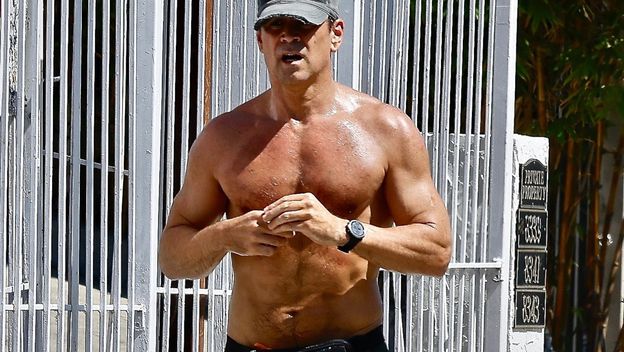 Colin Farrell pokazao mišićavi torzo dok je trčao bez majice - 5