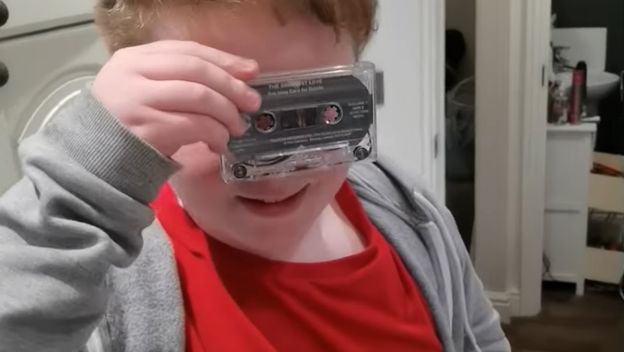 Dječak i kaseta