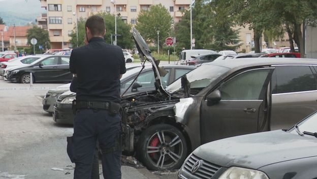 Požar na skupocjenom automobilu - 2
