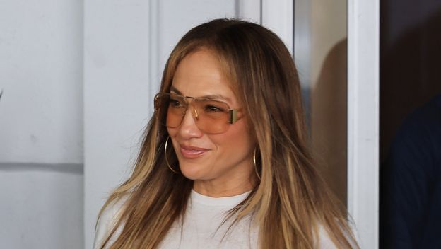 Jennifer Lopez u maksi suknji od trapera - 6