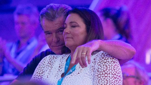 Pierce Brosnan i Keely Shaye Smith