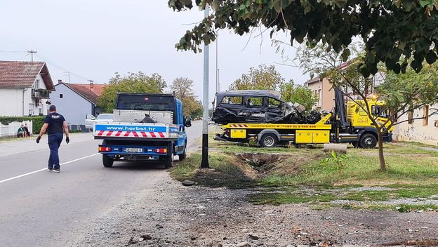 Teška prometna nesreća između Slavonskog Broda i Nove Gradiške - 1